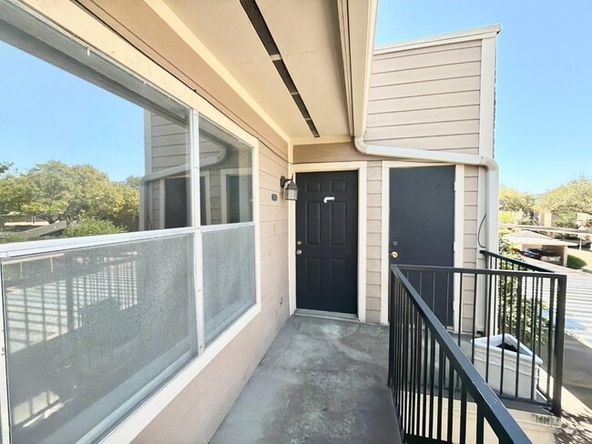 Building Photo - 728 Bering Dr