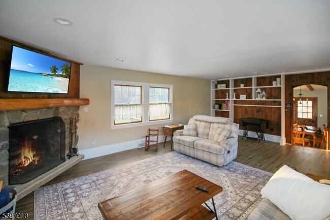 Building Photo - 405 Mt Hermon Rd