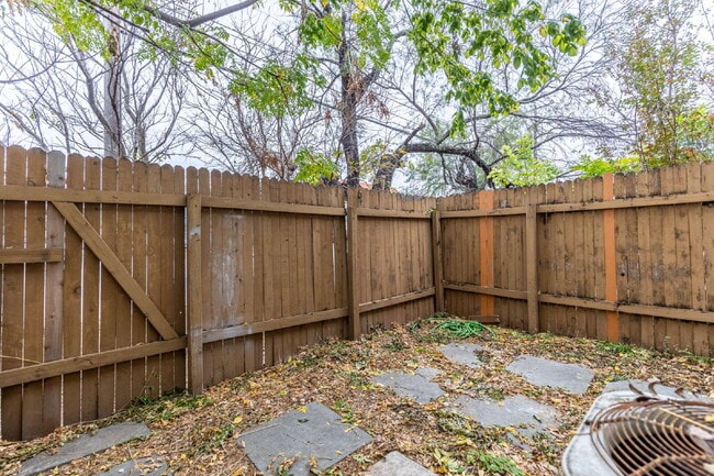 Building Photo - 6427 Wurzbach Rd