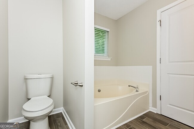 Building Photo - 350 Summer Hill Cir