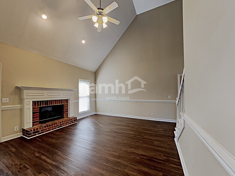 Building Photo - 3129 Jenkins Dr