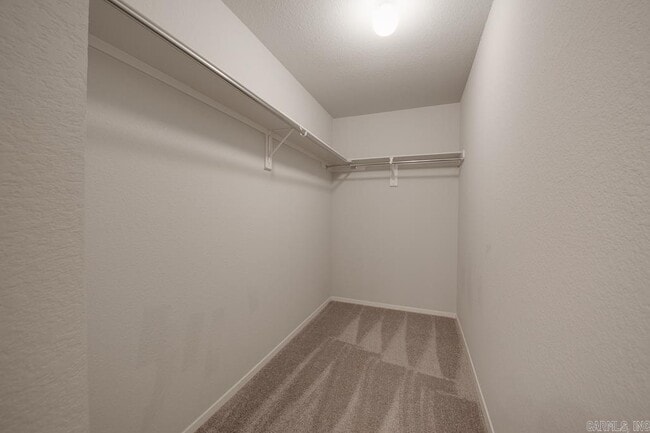 Building Photo - 17 Saunder Dr N