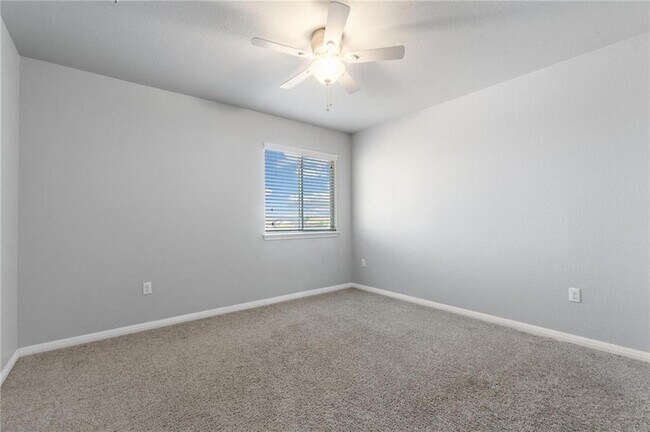 Building Photo - 170 Kingfisher Ln