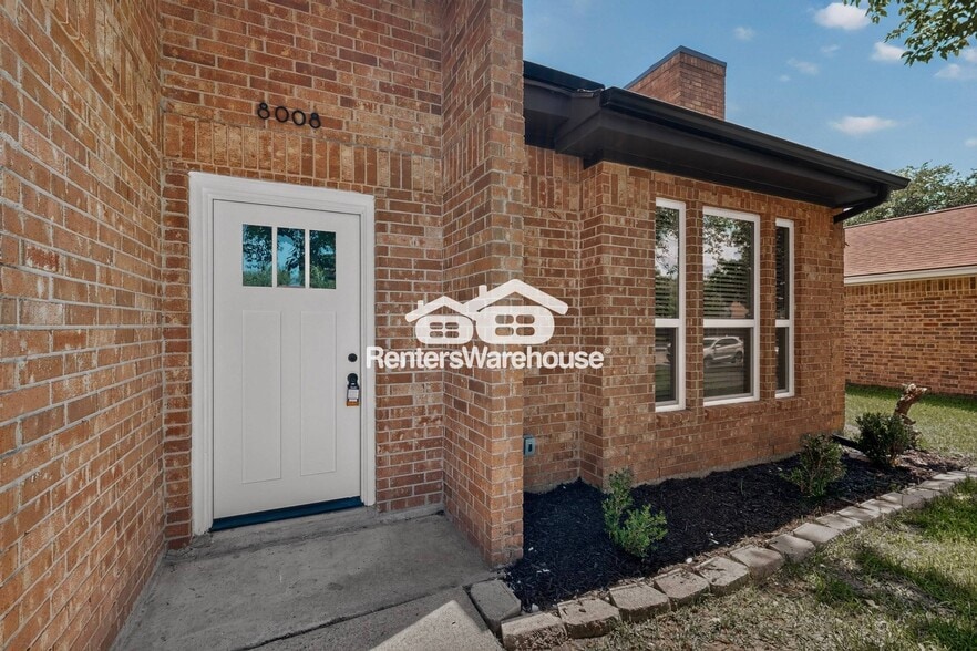 Building Photo - 8008 Cornell Dr