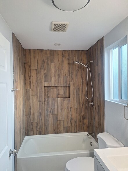 Bathroom - 550 W 106th St