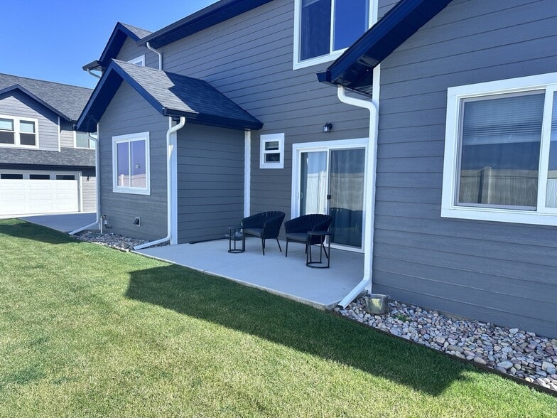 Building Photo - 2300 Deerfield Ln