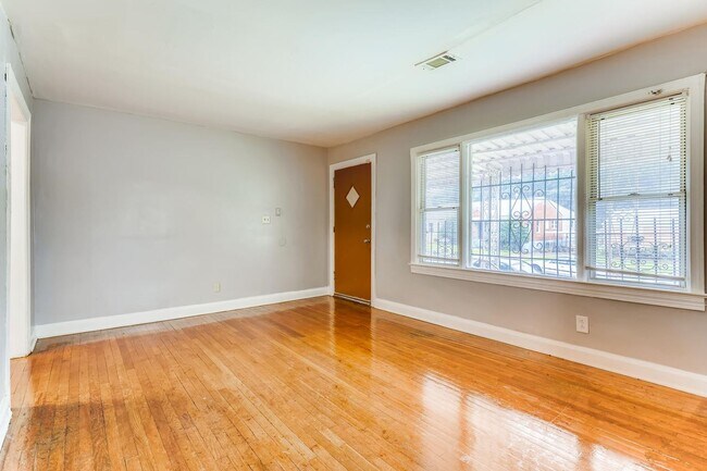 Building Photo - 3 Bedroom Brick Ranch on Basement/5 Min Drive to Downtown Atlanta