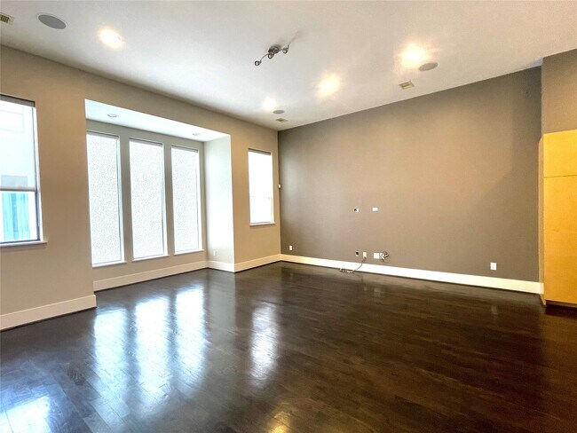Building Photo - 954 Patterson St