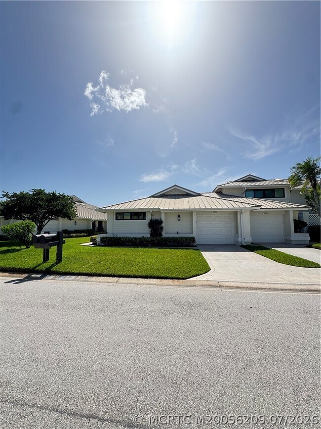 Building Photo - 5639 SE Foxcross Pl