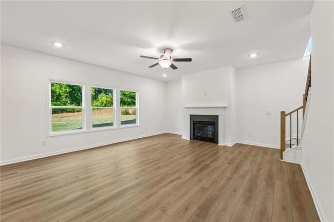 Building Photo - 204 Silverleaf Trl