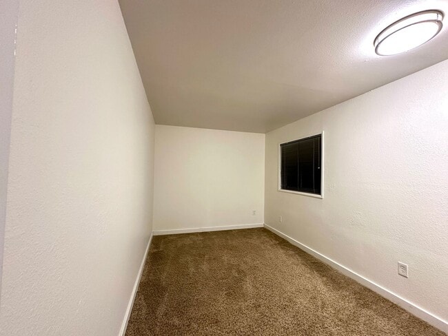 Building Photo - 2Bd/1Ba Kirkland Condo