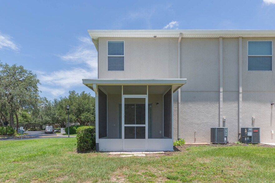 Building Photo - 15939 Fishhawk View Dr