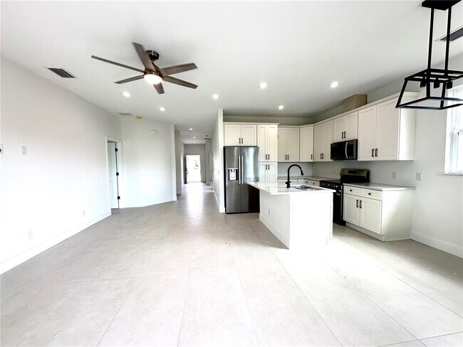 Building Photo - 26129 Northern Cross Rd