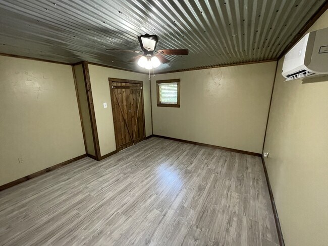 Building Photo - 6980 Farm Rd 115