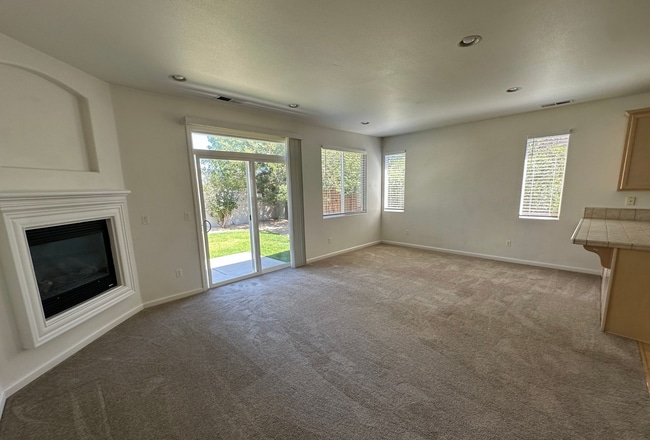 Building Photo - South Reno 3 bedroom | 3 bath home coming ...