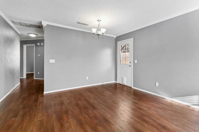 Building Photo - S Erika Ave Duplex