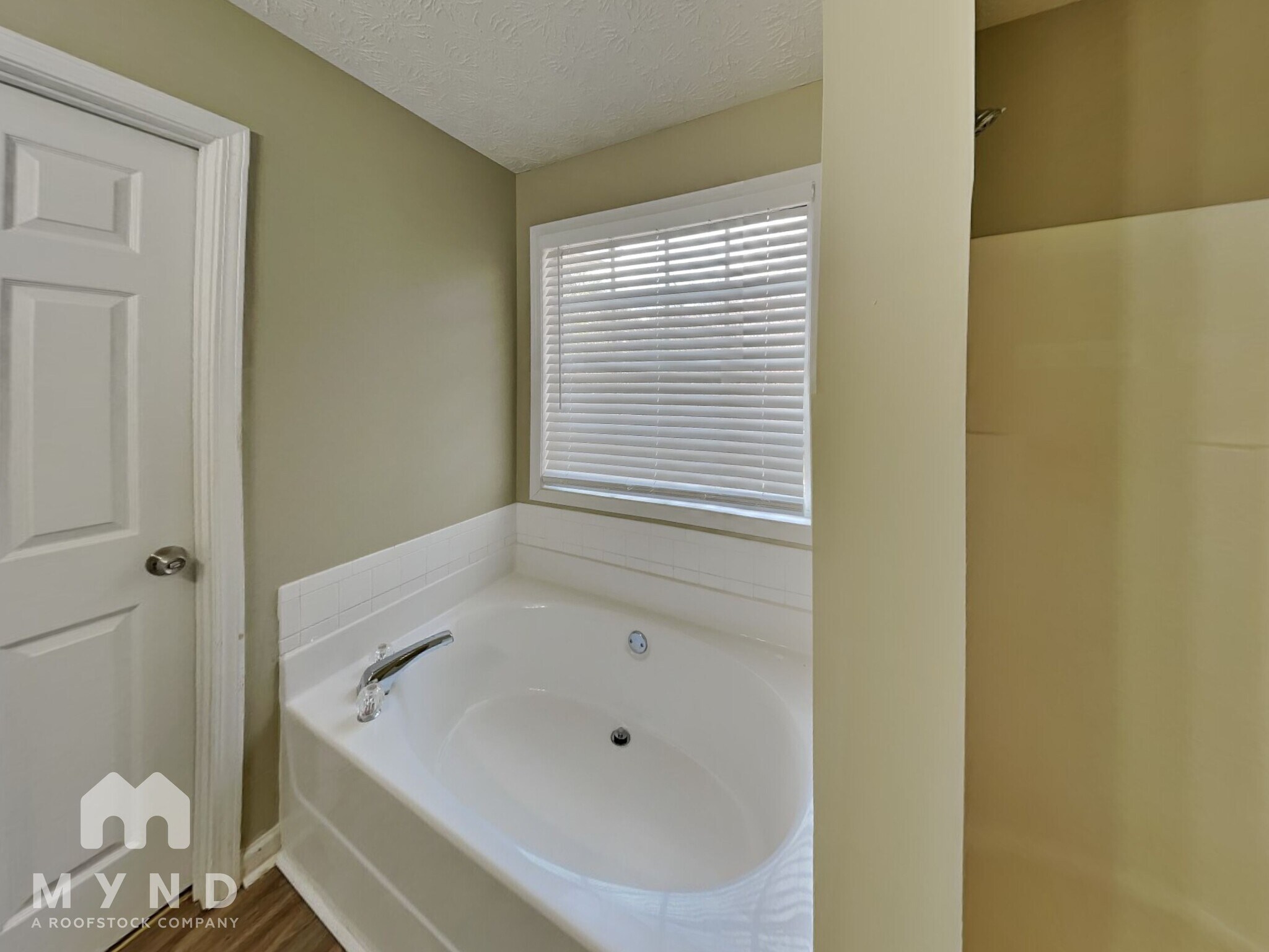 Building Photo - 185 Waters Edge Dr