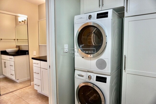 Building Photo - OCEAN VIEWS!! Pearl Regency 1 bed 1 bath 2...