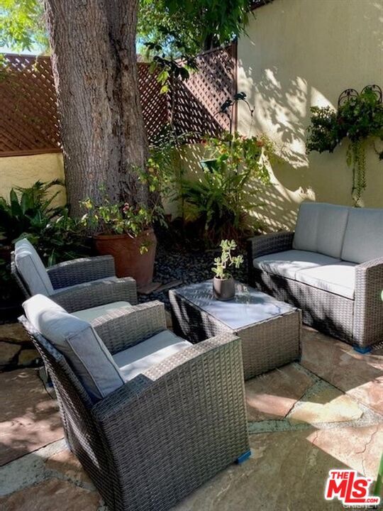 Building Photo - 601 Sweetzer Ave