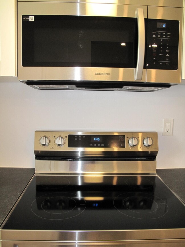 Building Photo - 1102 North Dr