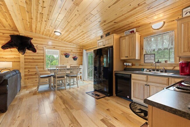 Building Photo - 1150 Pinyon Cir