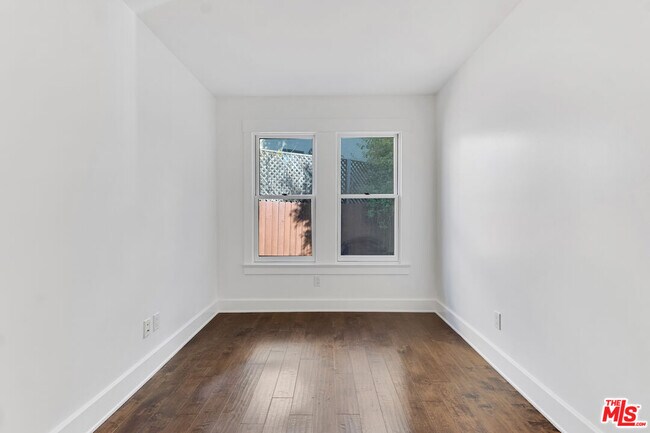 Building Photo - 6117 Glen Holly St