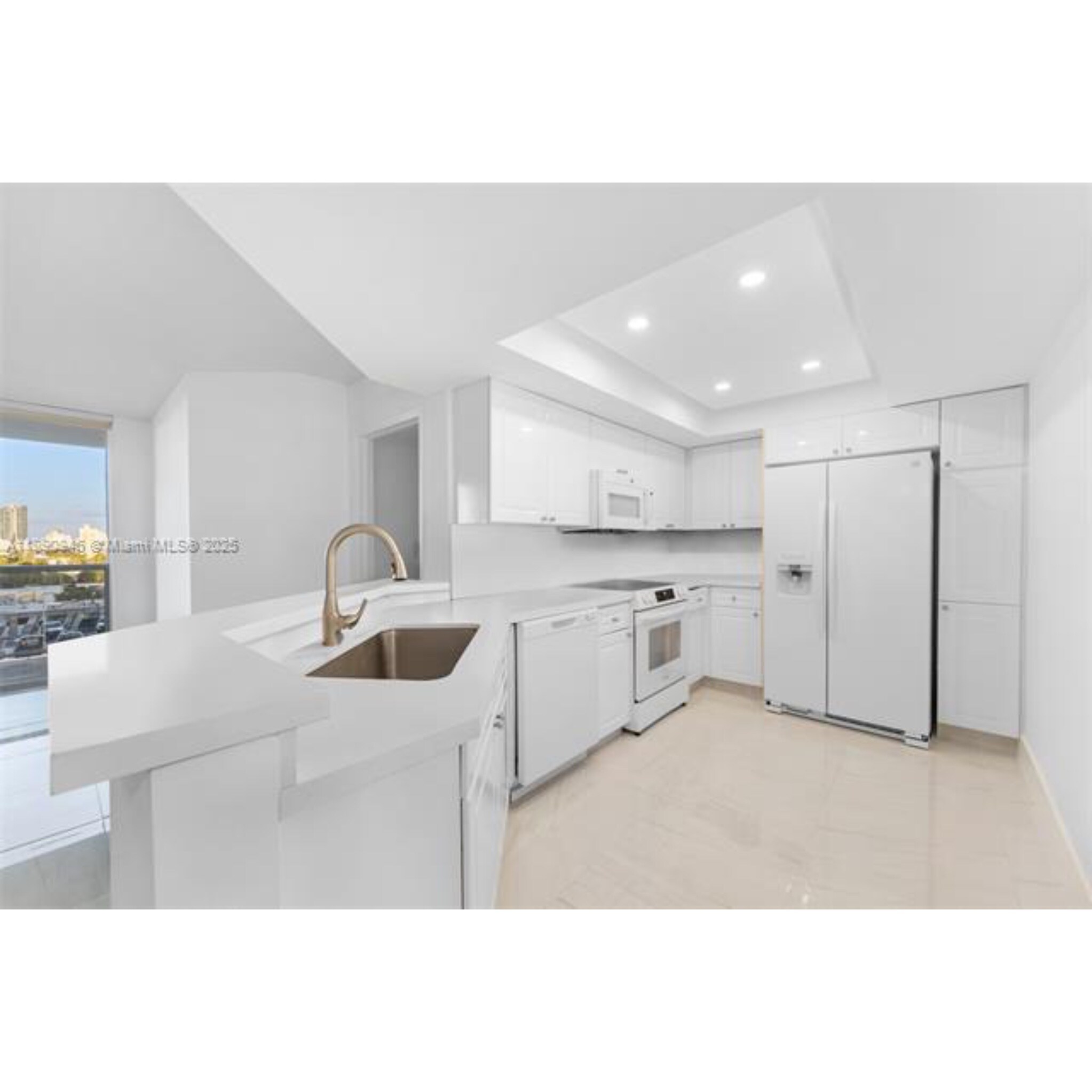 Building Photo - 1800 Sunset Harbour Dr