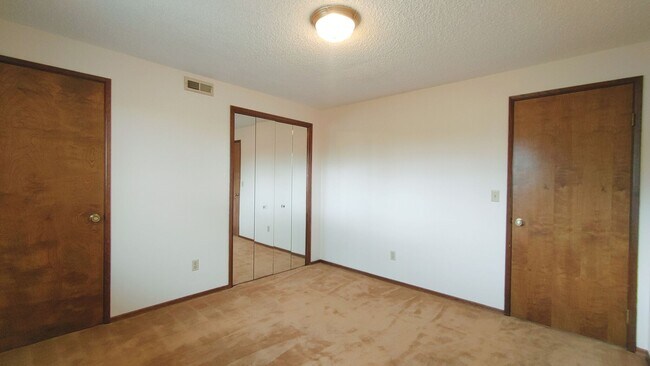Building Photo - This Great Mt. Park Home with 3 Bedroom 2 ...