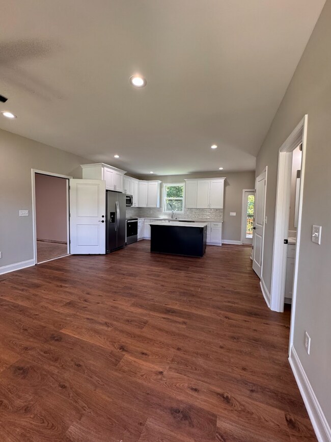 Building Photo - Spacious 5-Bedroom Greenville Home with 3.5 Baths, 2-Car Garage & Walkout Basement