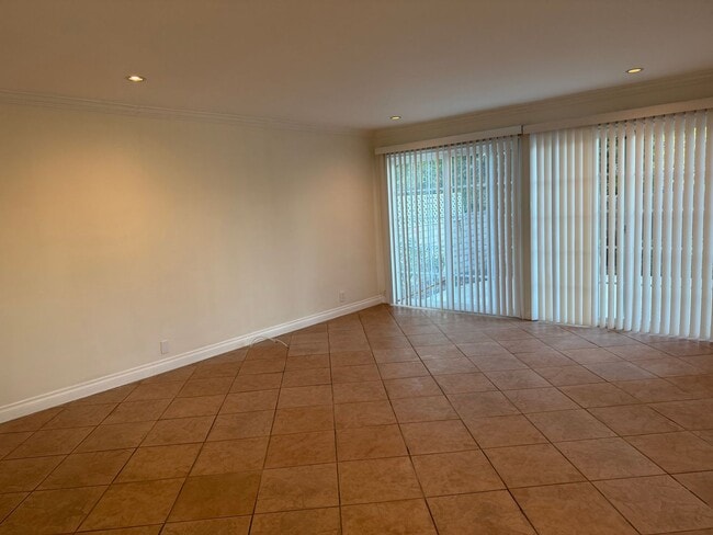 Building Photo - Open Thursday 12/11 3-4pm Private HOME 3bed/2 bath + POOL in Woodland Hills!