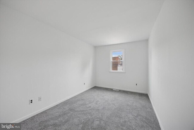 Building Photo - 4205 W 5th St