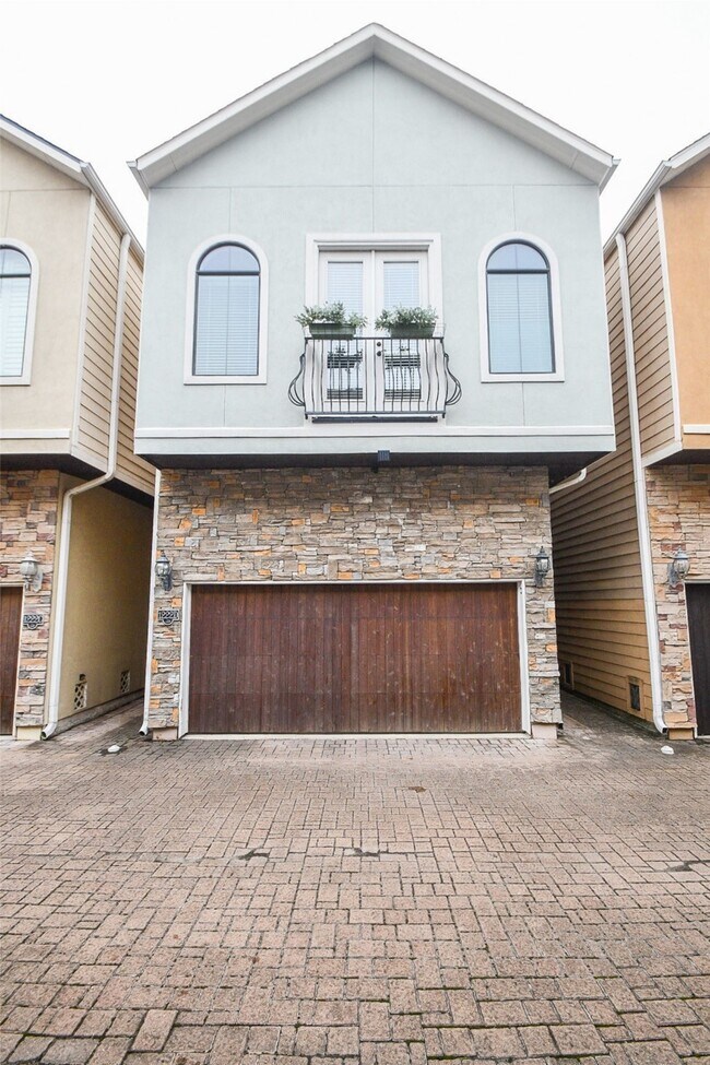 Building Photo - 1222 W 17th St