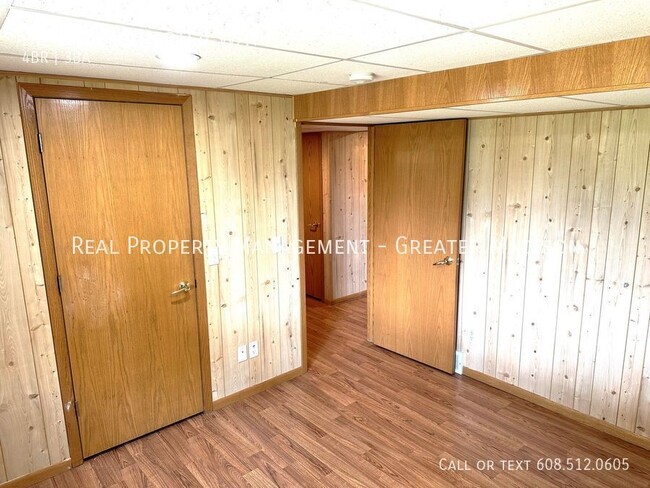 Building Photo - 3248 Dorchester Way