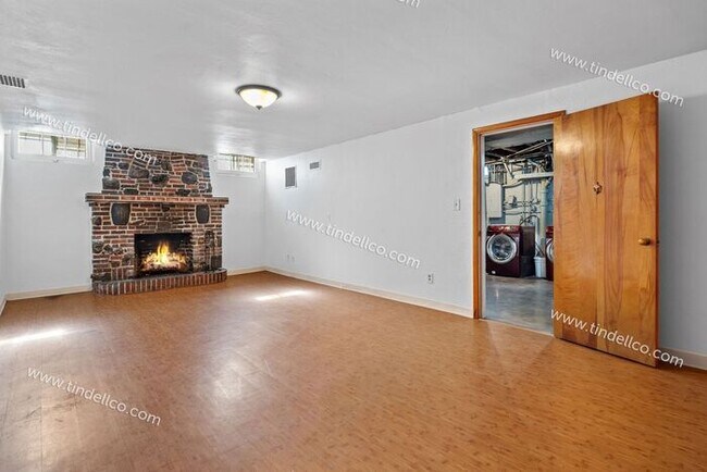 Building Photo - Three Bedroom Cape Cod with Yard in Highly...