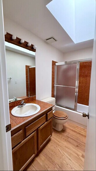 Building Photo - 215 19th Ave