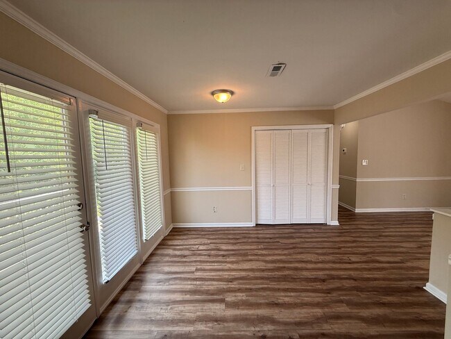 Building Photo - 4720 Matt Dr
