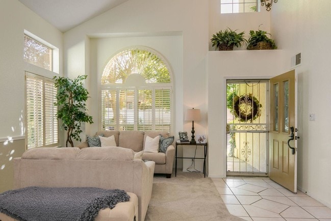 Building Photo - 6809 Medinah Ln NE