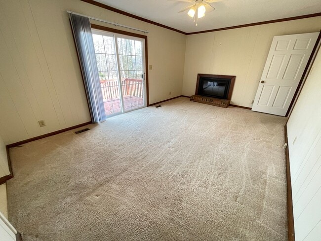 Building Photo - Lovely 3br 2ba home in quiet Chapel Hill neighborhood, walking distance to McDougle Elementary!