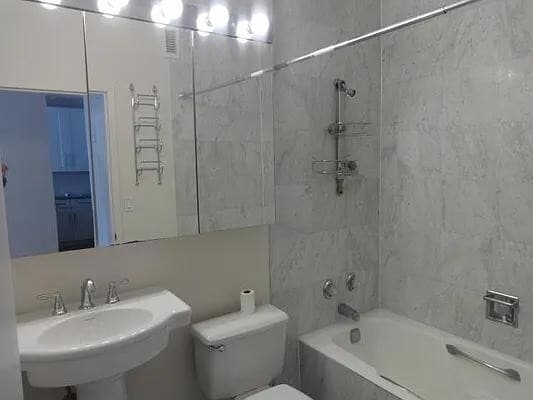 Building Photo - 380 Rector Pl