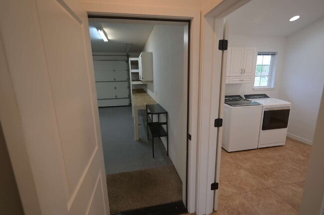 Building Photo - Modern & comfortable home in a country setting on 1 acre in Sequim