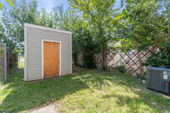 Building Photo - 3 BEDROOM BRICK TOWNHOME FOR RENT IN NORFOLK