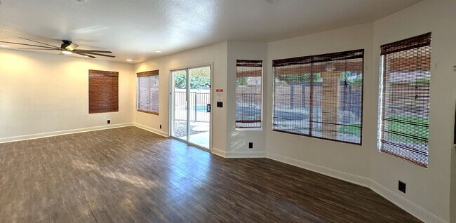 Building Photo - 4 Bedroom Home in the Waters Edge at Ocotillo Community Near W Queen Creek Rd and S Dobson Rd!