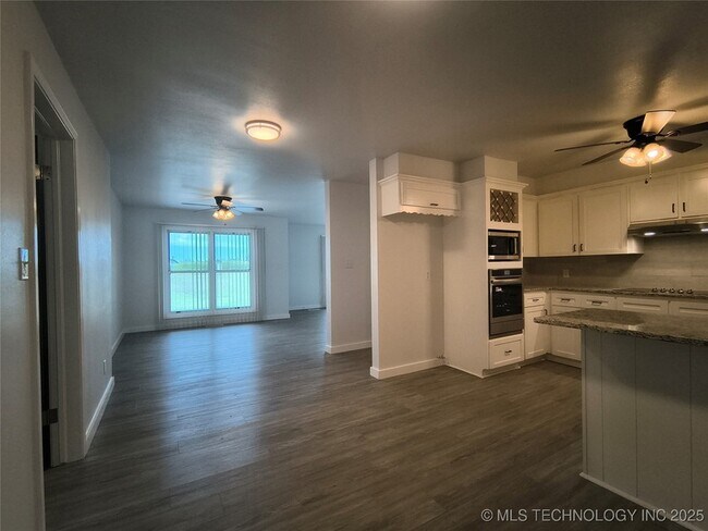 Building Photo - 16012 S Elwood Ave
