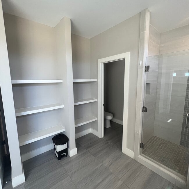 Building Photo - 1622 Prop Dr