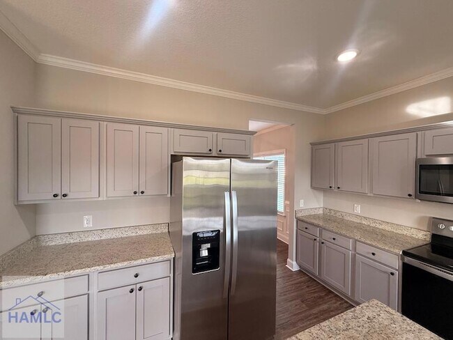 Building Photo - 117 White Oak Dr NE