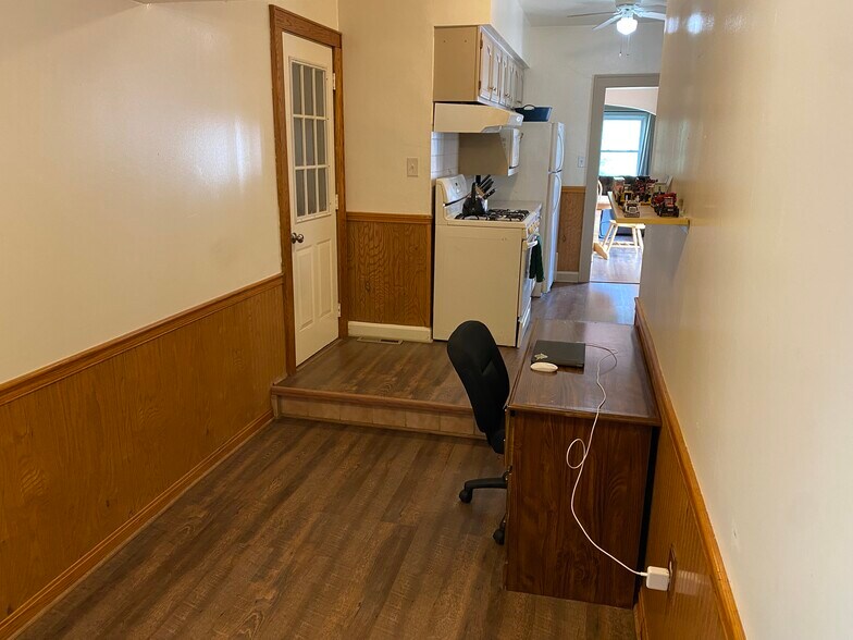 Building Photo - 2617 Maple Ave NE