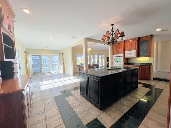 Building Photo - 150 Flying Mist Isle