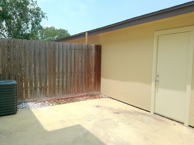 Building Photo - 2936 Saint Joseph Unit B - 2/Bed 2.5/Bath ...