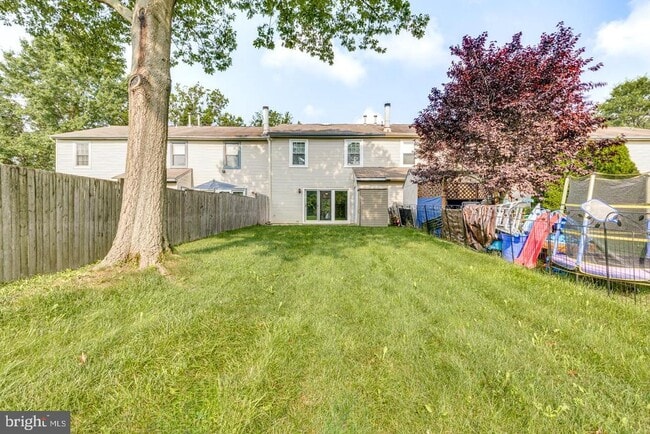 Building Photo - 6204 Red Haven Dr