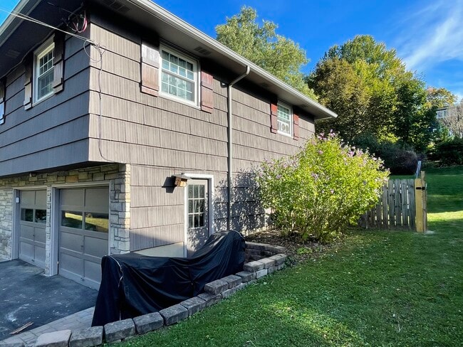Building Photo - 107 Margo Ln